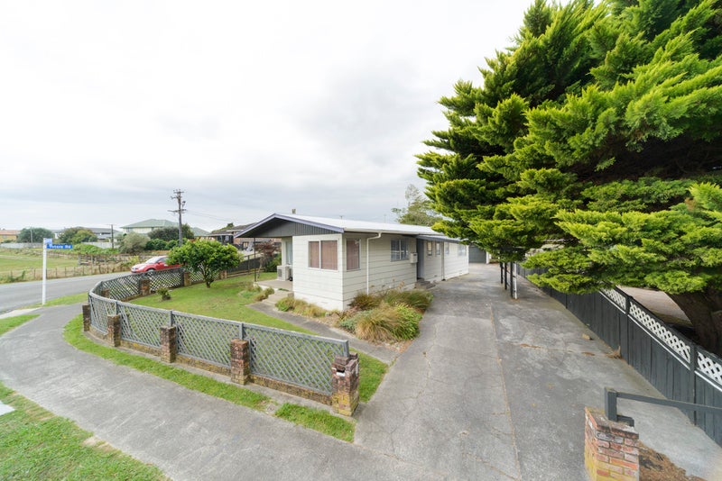 1 Escort Grove, Awapuni, Palmerston North - Carousel 1