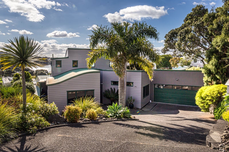 8 Ardern Avenue, Stanmore Bay, Whangaparaoa - Carousel 1