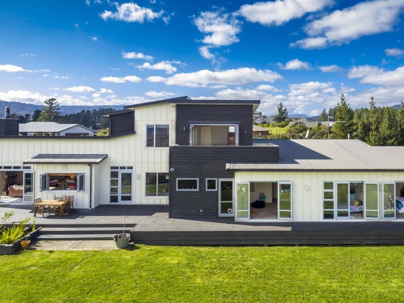 4 Mount Marua Way, Timberlea, Upper Hutt - Carousel 1