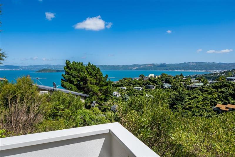 10 Latham Road, York Bay, Lower Hutt - Carousel 1