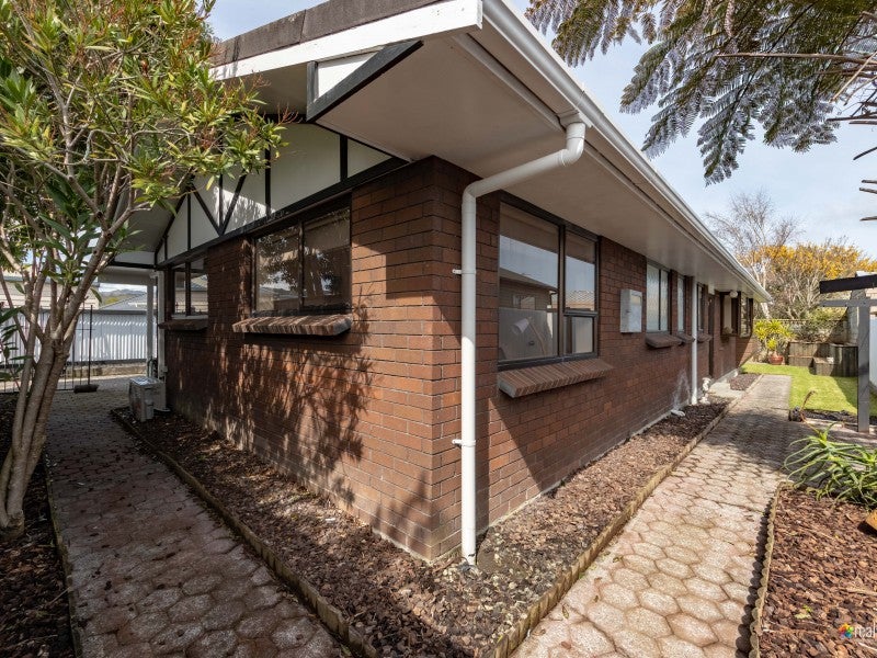 2/27 Merton Street, Trentham, Upper Hutt - Carousel 19