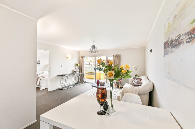 2/9 Slim Place, Clendon Park, Auckland - Carousel 2