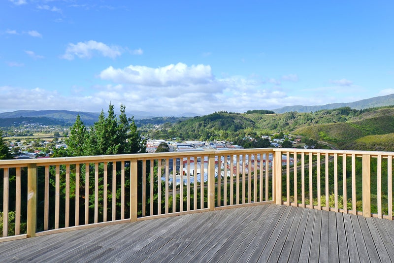 5 Plantagenet Grove, Kingsley Heights, Upper Hutt - Carousel 21