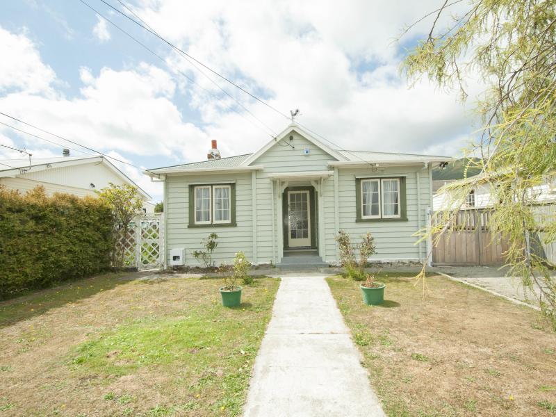57 York Street, Moera, Lower Hutt - Carousel 1