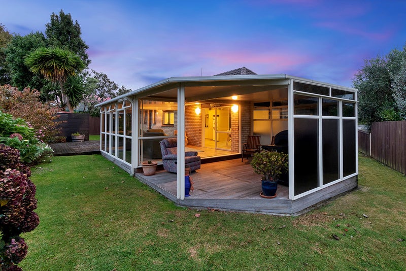 15 Rippleside Place, Pahurehure, Papakura - Carousel 1