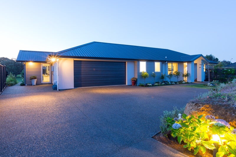 6 Augusta Grove, Waiwhakaiho, New Plymouth - Carousel 2