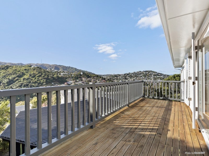 6 Winston Street, Crofton Downs, Wellington - Carousel 2