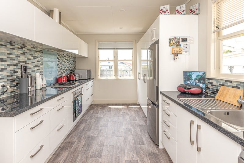 1 Toi Street, Tawhero, Whanganui - Carousel 2