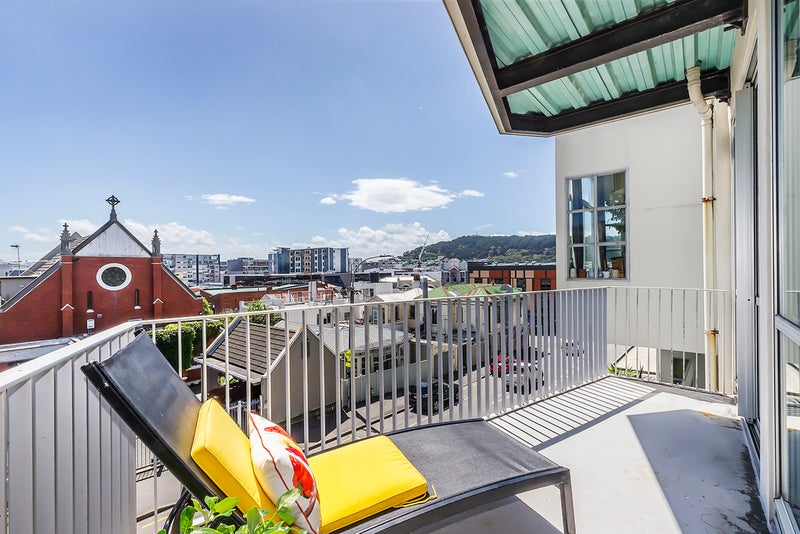 2T/51 Webb St, Mount Cook, Wellington - Carousel 1