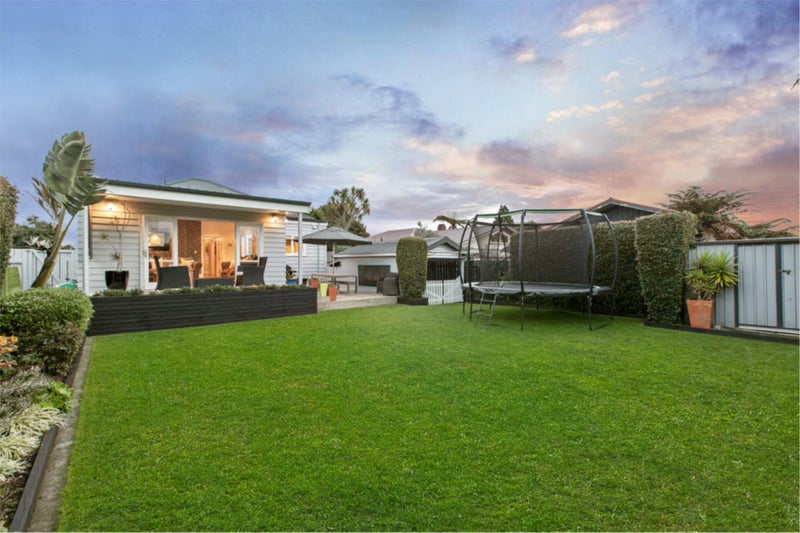 14 Jason Avenue, Sandringham, Auckland - Carousel 2