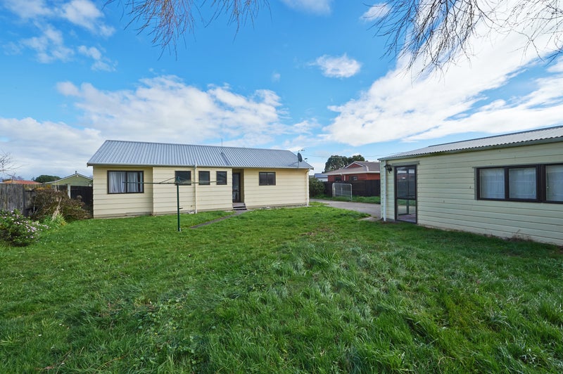 12 Gladys Place, Kelvin Grove, Palmerston North - Carousel 12