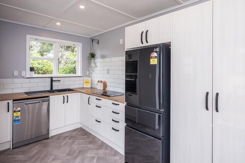 42 Dominion Park Street, Johnsonville, Wellington - Carousel 2