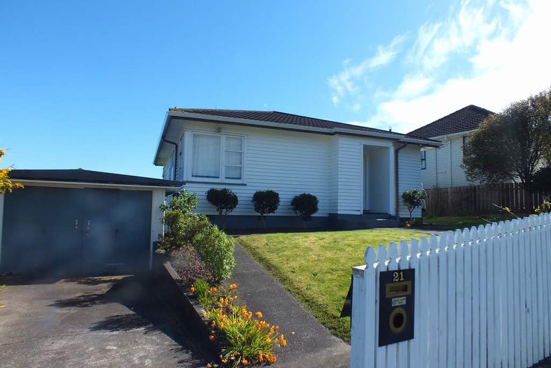 21 Spur Grove, Titahi Bay, Porirua - Carousel 2