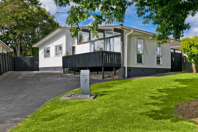 7 Blythe Place, Glendene, Auckland - Carousel 1