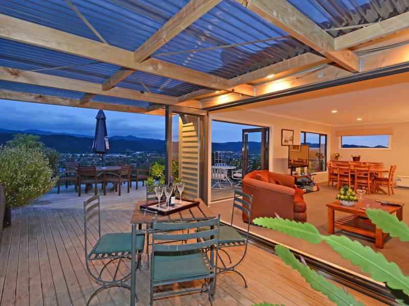 11 Riverstone Drive, Riverstone Terraces, Upper Hutt - Carousel 2