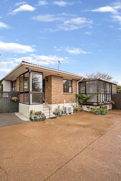 2/12 Sale Street, Howick, Auckland - Carousel 22