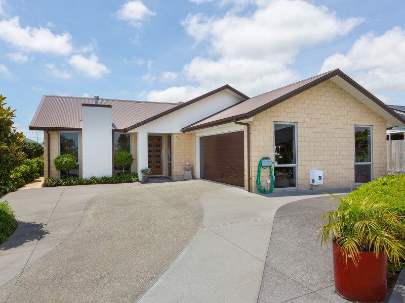 7A Royal Heights, Glen Avon, New Plymouth - Carousel 1