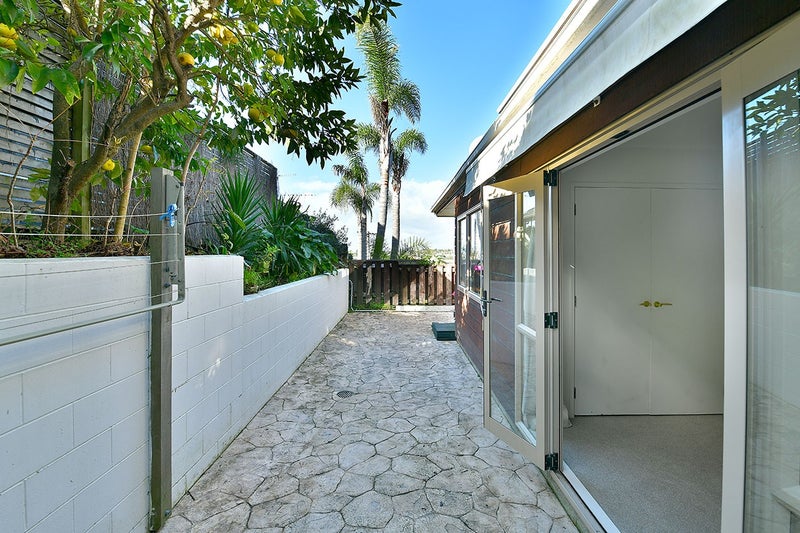 2/23 Commodore Parry Road, Castor Bay, Auckland - Carousel 15
