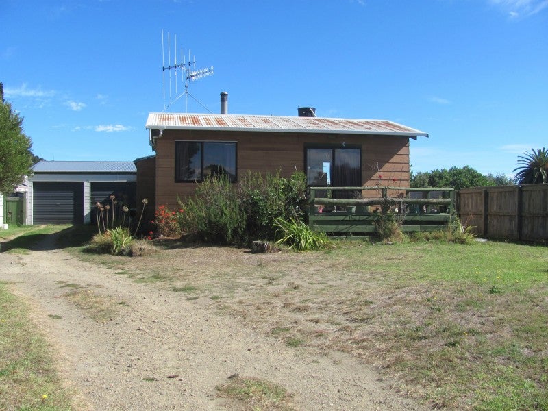 4 Forest Road, Waitarere Beach, Levin - Carousel 1