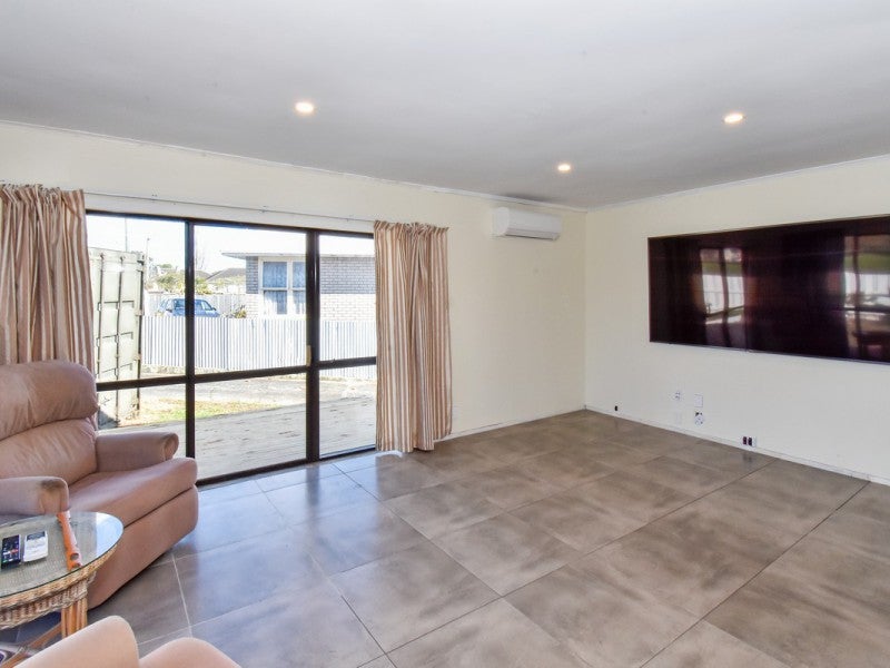 3 Crown Crescent, Otara, Auckland - Carousel 2