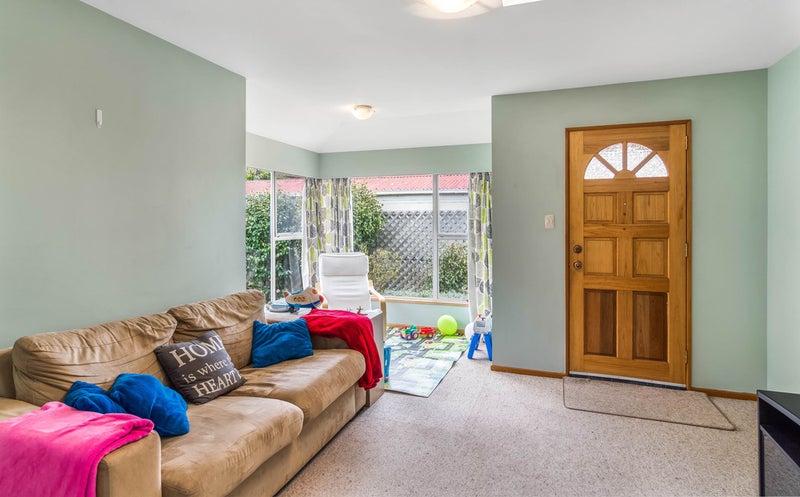 2/4 Whitfield Street, Sumner, Christchurch - Carousel 2