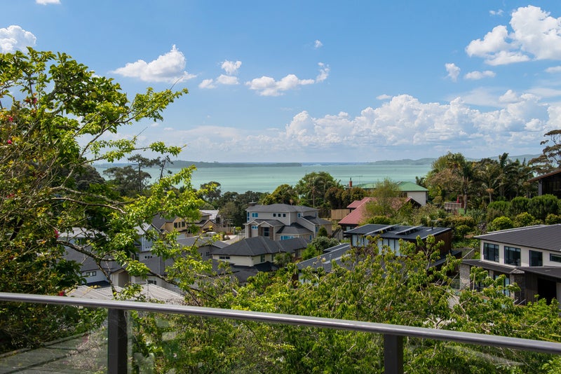 37 McMillan Place, Mellons Bay, Auckland - Carousel 1