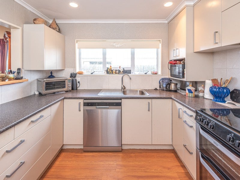 14A Warwick Place, Springvale, Whanganui - Carousel 2