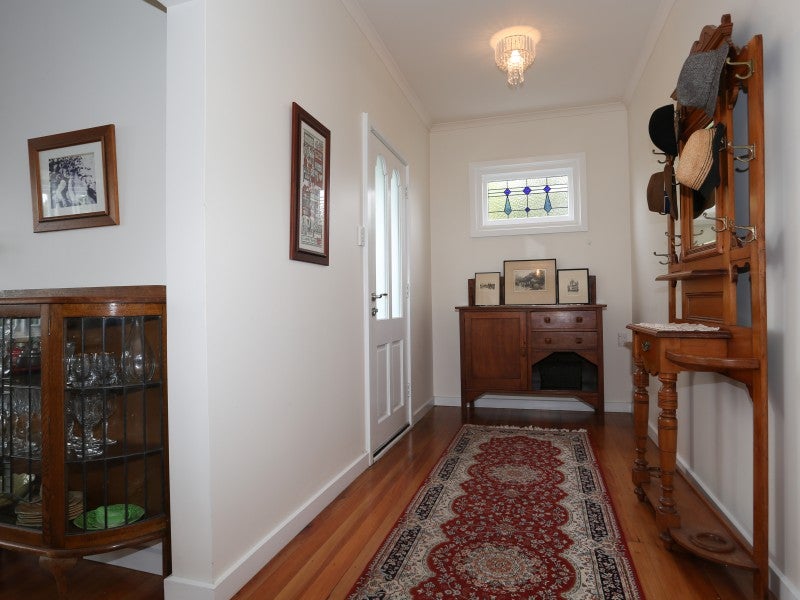 27 Colenso Avenue, Hospital Hill, Napier - Carousel 2