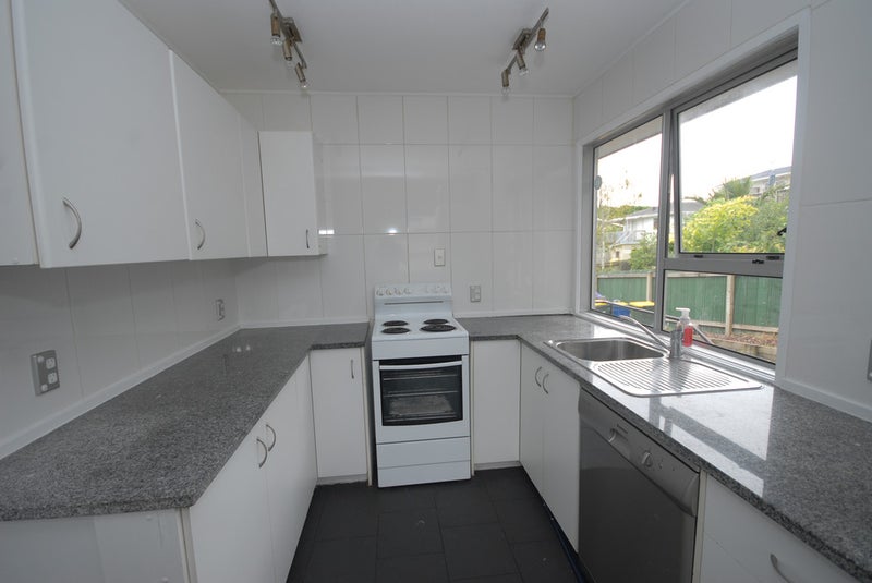 11A Tamahere Drive, Glenfield, Auckland - Carousel 2