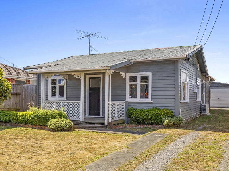 15 Sutherland Avenue, Silverstream, Upper Hutt - Carousel 1