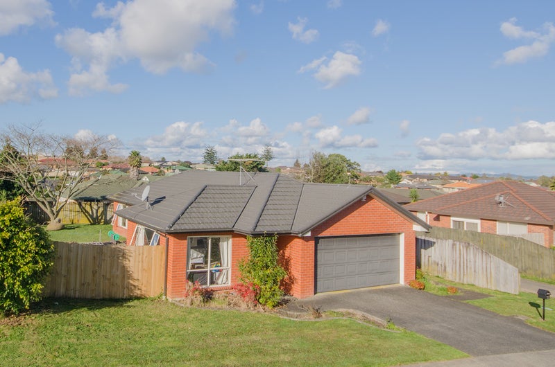 32 Castlefinn Drive, Weymouth, Auckland - Carousel 2