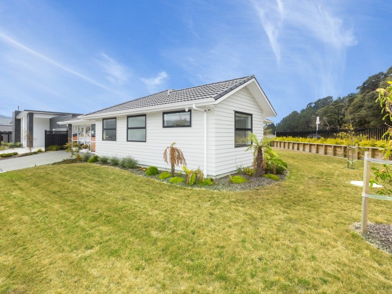 2 Hopkirk Avenue, Wallaceville, Upper Hutt - Carousel 2