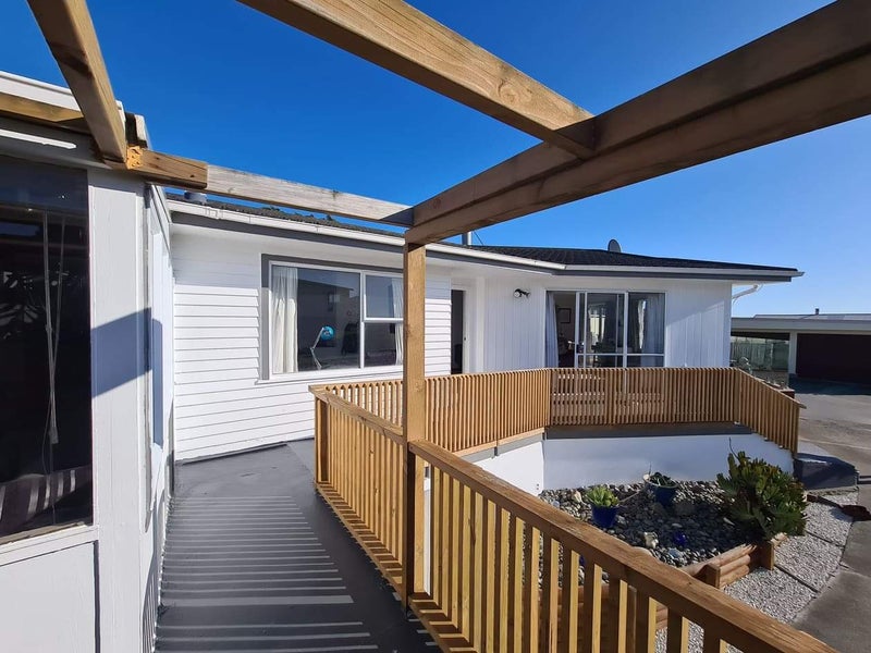 1 Bothamley Lane, Titahi Bay, Porirua - Carousel 1