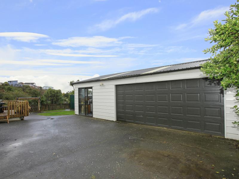 16 Christchurch Crescent, Kelson, Lower Hutt - Carousel 2