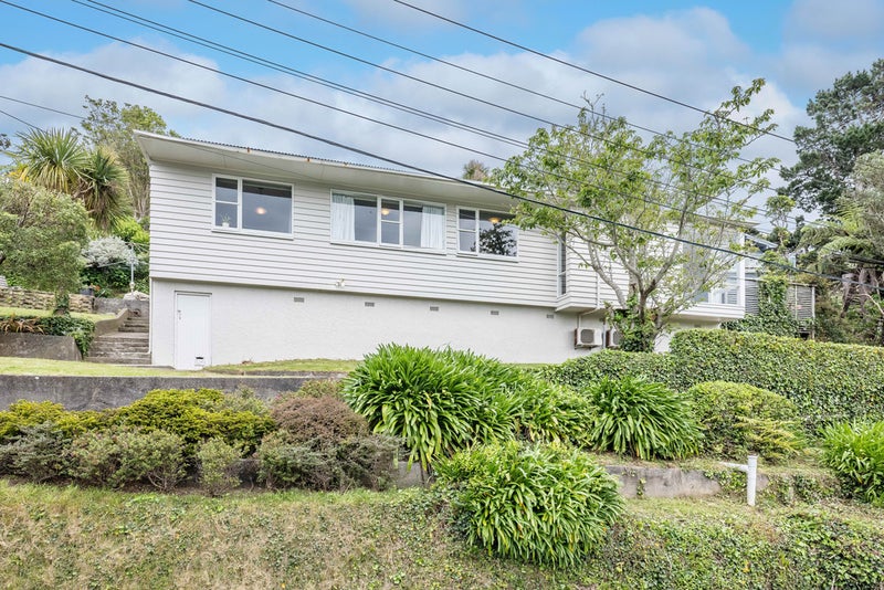 8 Terawhiti Terrace, Karori, Wellington - Carousel 1