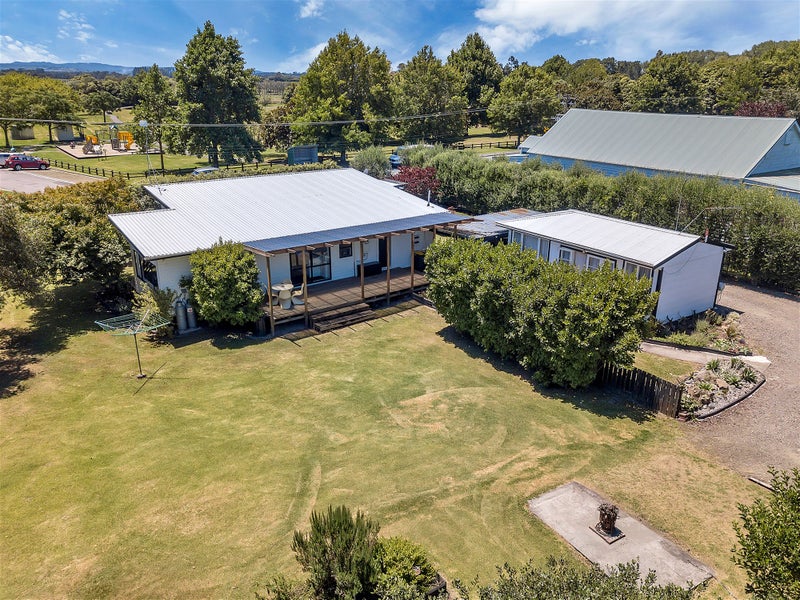 19 Taupaki Road, Henderson - Carousel 1