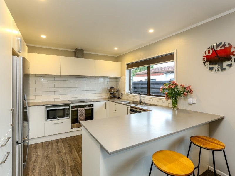 22 Puketotara Street, Highlands Park, New Plymouth - Carousel 2