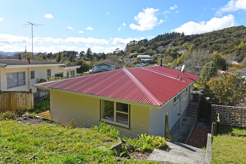 12 Deller Grove, Silverstream, Upper Hutt - Carousel 19