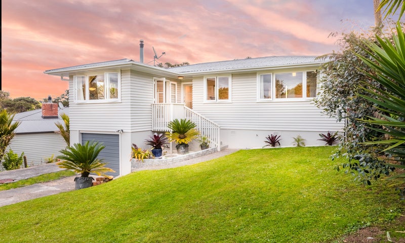 1/16 Thuja Street, Green Bay, Auckland - Carousel 1