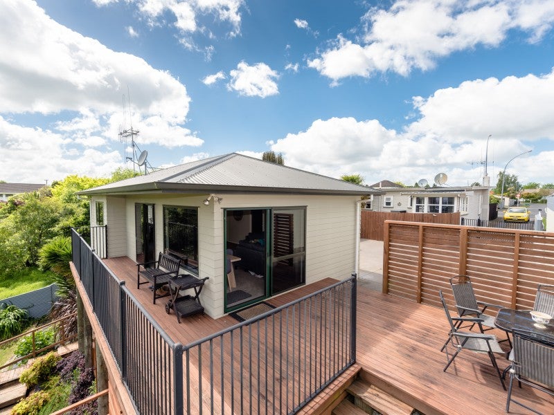 137A Clarkin Road, Fairfield, Hamilton - Carousel 1