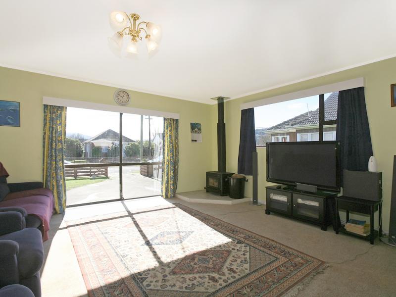 27 Gibson Crescent, Naenae, Lower Hutt - Carousel 2