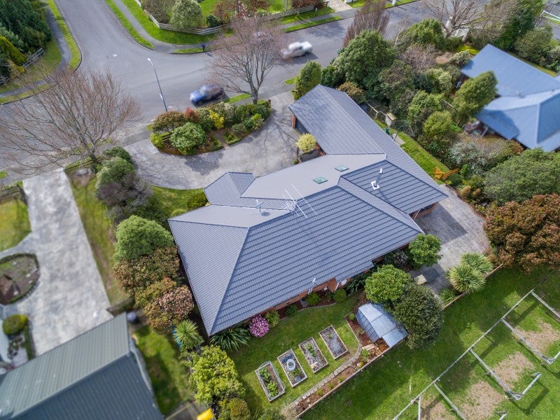13 Emerald Hill Drive, Birchville, Upper Hutt - Carousel 25