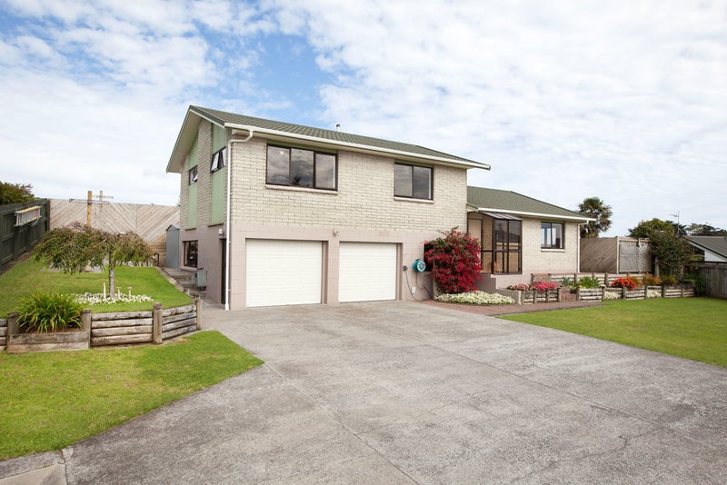 17 Caledonia Place, Highlands Park, New Plymouth - Carousel 1
