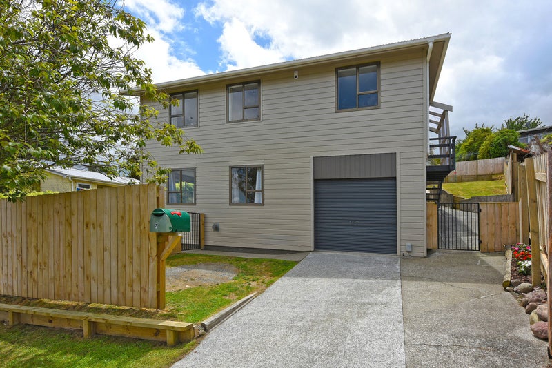 7 Snowberry Grove, Timberlea, Upper Hutt - Carousel 2