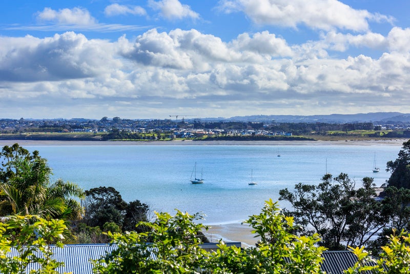 1/87 Island Bay Road, Beach Haven, Auckland - Carousel 2