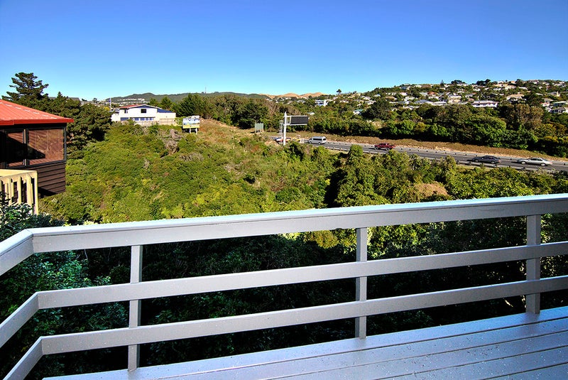 8 Mcmahon Way, Paparangi, Wellington - Carousel 2