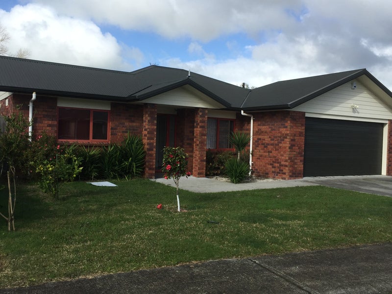 16 Landmark Court, Huntington, Hamilton - Carousel 1