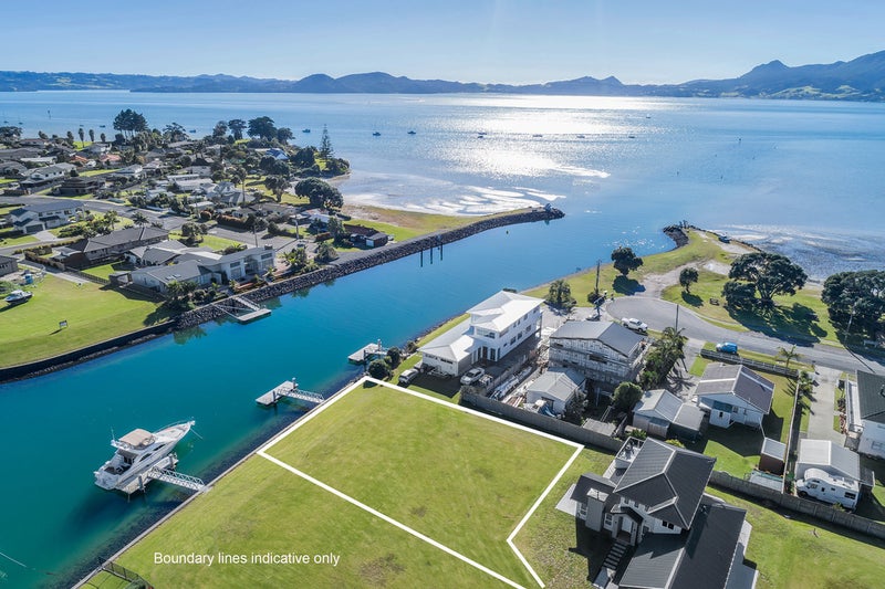 23 Fred Carr Place, One Tree Point - Carousel 1