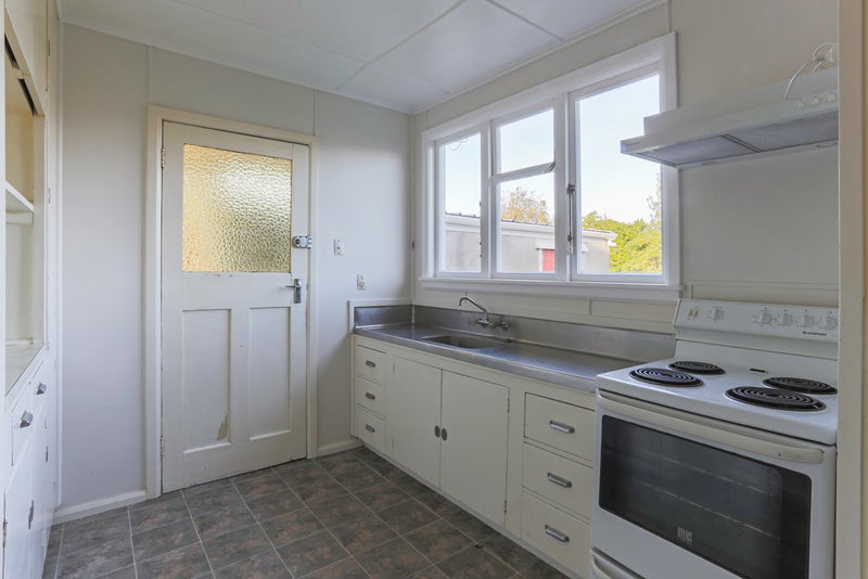16 Chelwood Street, Takaro, Palmerston North - Carousel 2