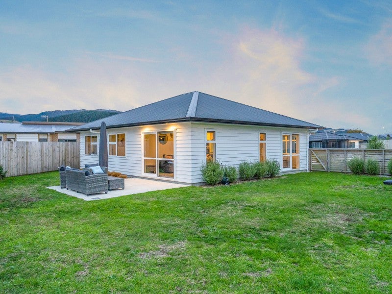 27 Gallipoli Place, Paraparaumu - Carousel 2